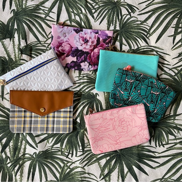 Ipsy • Floral Glam Bag - Picture 8 of 8